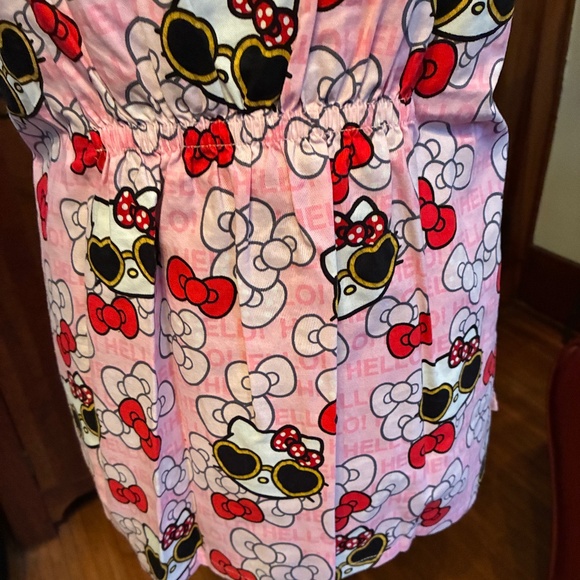 "Sanrio-Hello Kitty" scrub top, M like new condition - Picture 6 of 11